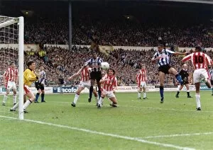 Images Dated 11th March 2013: Mark Bright vs Sheffield United 1993 FA Cup Semi Final
