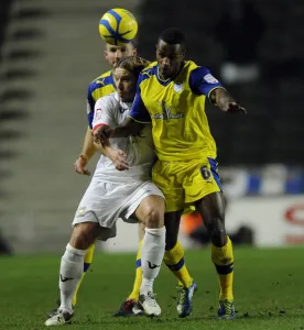 MK Dons v Owls Jose Semedo blocks out Dons Alan Smith