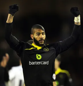 <b class=qtipBold><figcaption>rochdale v owls 50</figcaption></b><br> rochdale v owls 50