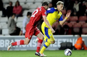 Sheffield Wednesday v Southampton... Owls Daniel Jones goes past Saints Frazer Richardson