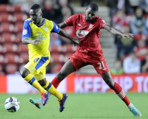 Sheffield Wednesday v Southampton... Owls Jermaine johnson gets away from Saints Guly Do Prado