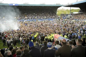 <b class=qtipBold><figcaption>Versus Wycombe 050512 074</figcaption></b><br> Versus Wycombe 050512 074